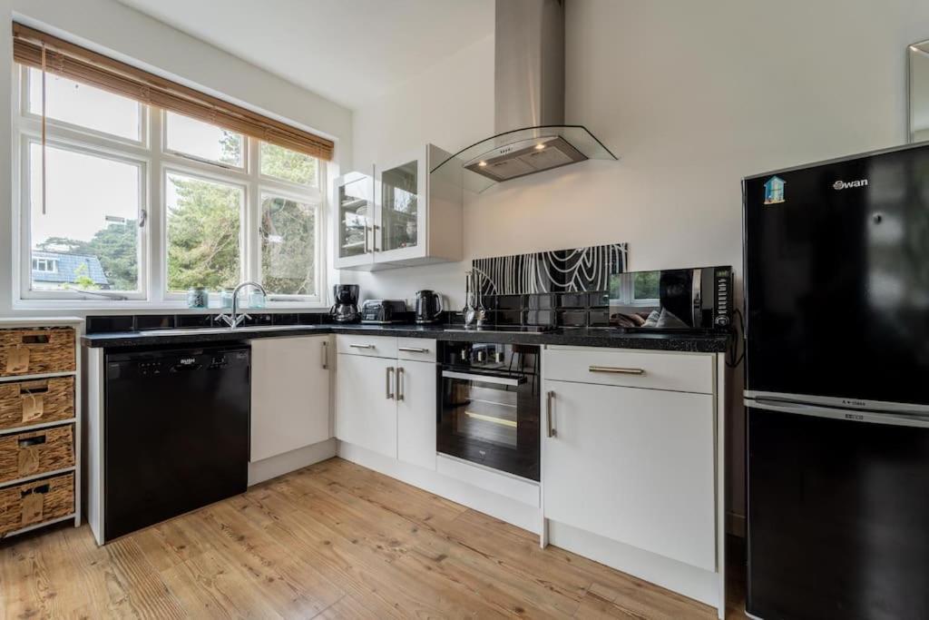 Sandbanks Ground Floor 2 Bed Apt, Beach 3Mins Walk Poole Ngoại thất bức ảnh